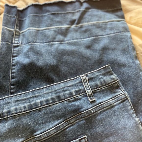 Woman’s Plus Size Wide Leg Jeans Buttery Soft Stretch 28W Old Navy - Picture 14 of 15